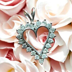 14K White Gold 20 Diamonds Heart Pendant Appraised Value $1350